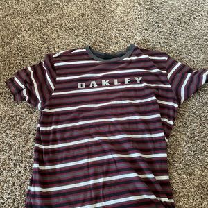 Men’s striped Oakley Tee